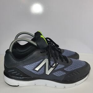 New Balance Men Size 10 Low top 775v3 Running Sneakers.